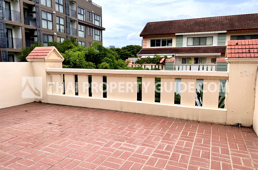 Townhouse in Sukhumvit 