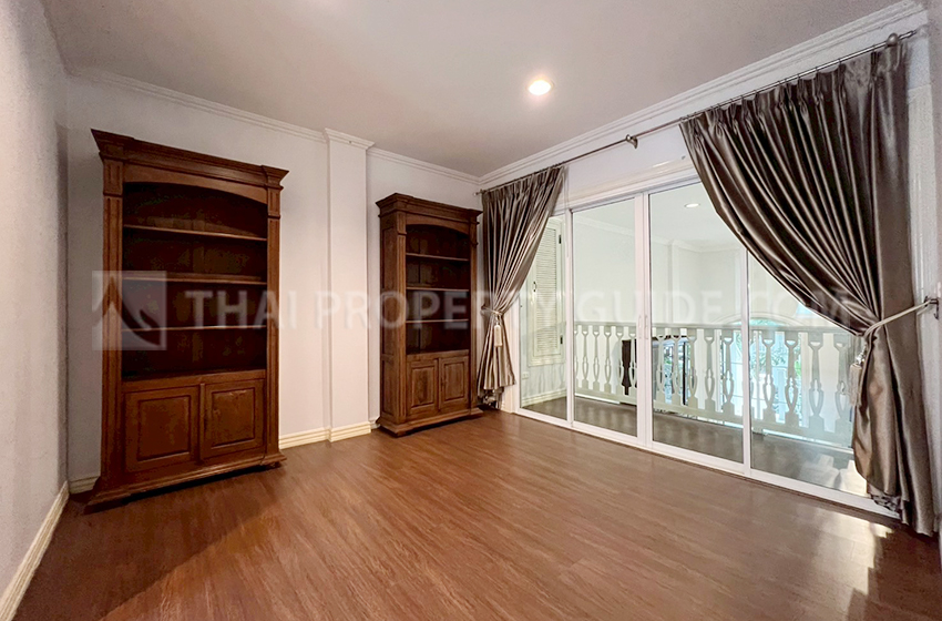 Townhouse in Sukhumvit 