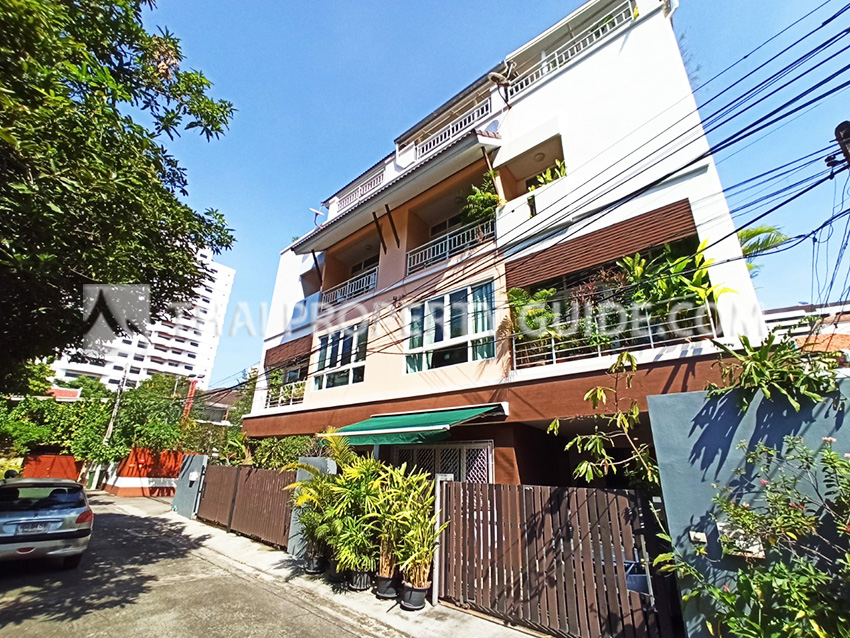 Townhouse in Sukhumvit 