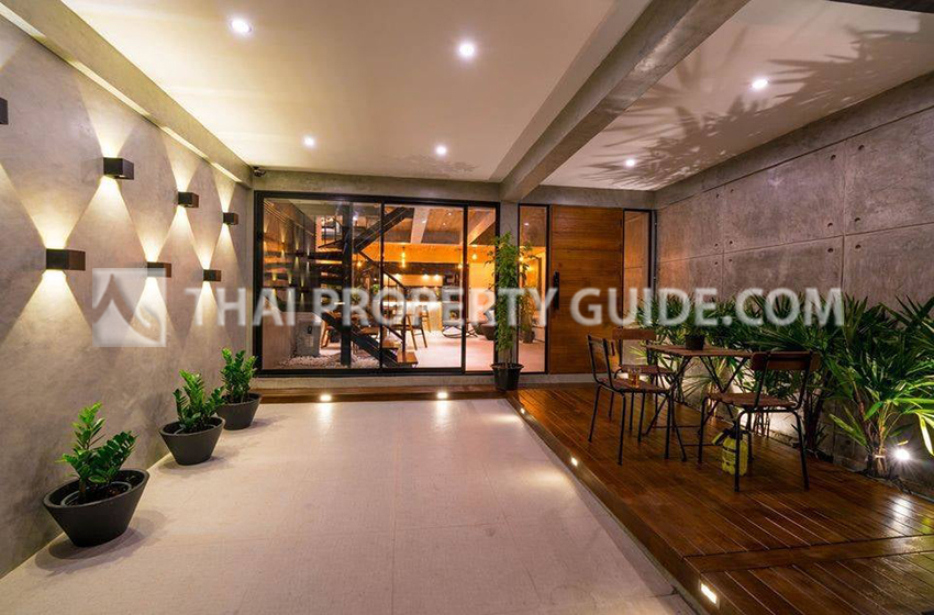 Townhouse in Sukhumvit 