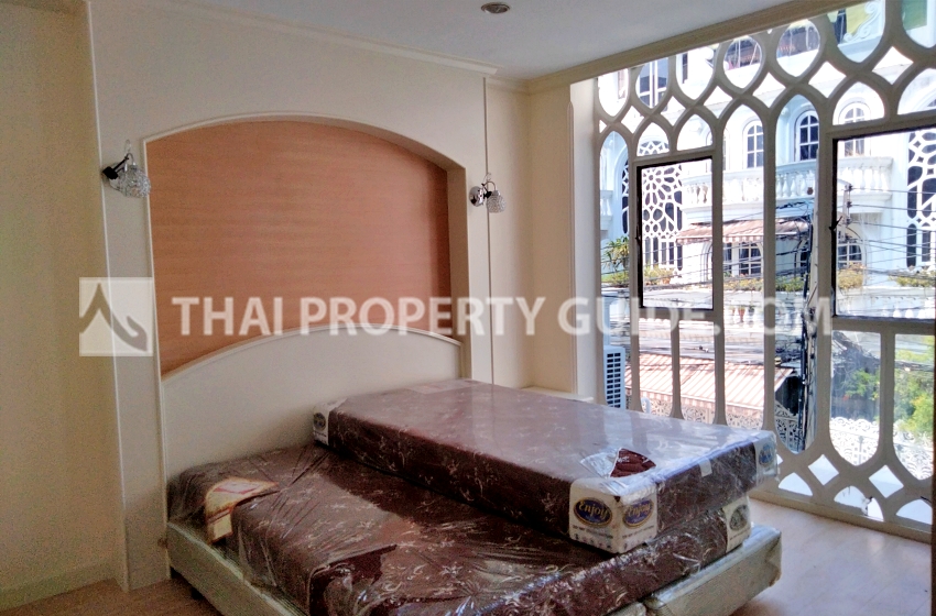 Townhouse in Sukhumvit 