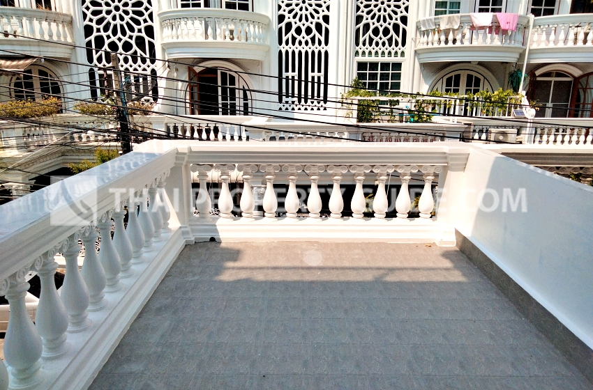 Townhouse in Sukhumvit 