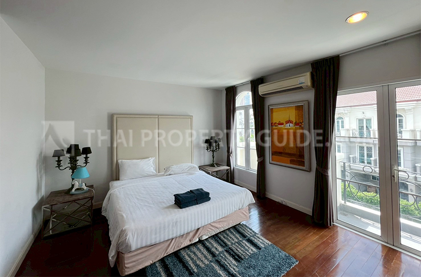 Townhouse in Sukhumvit 