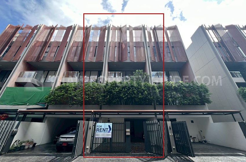 Townhouse in Sukhumvit 