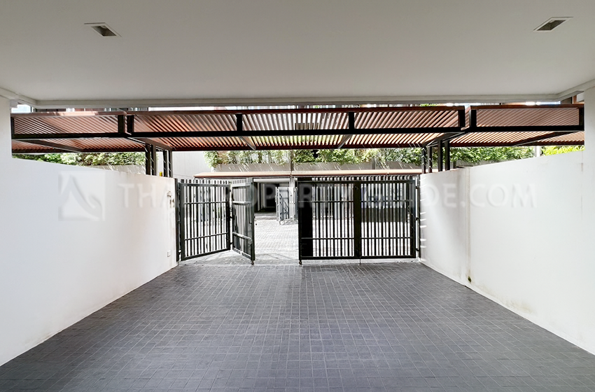 Townhouse in Sukhumvit 