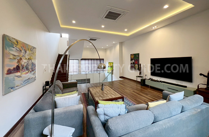 Townhouse in Sukhumvit 