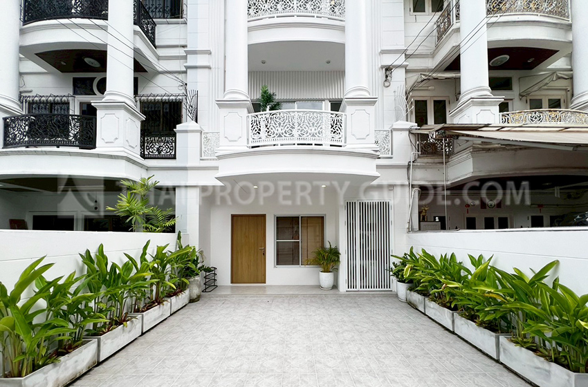 Townhouse in Sukhumvit