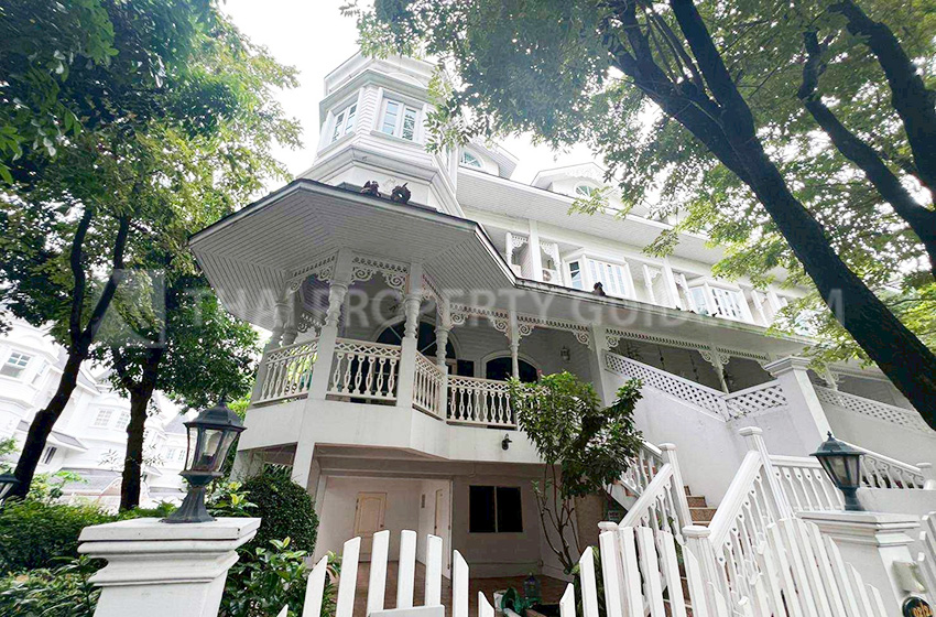 Townhouse for rent in Sukhumvit