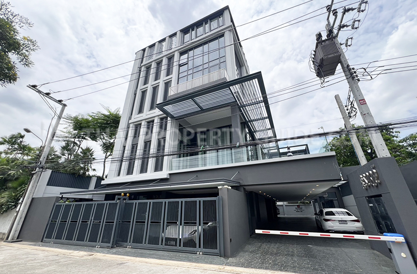 Townhouse in Sukhumvit 