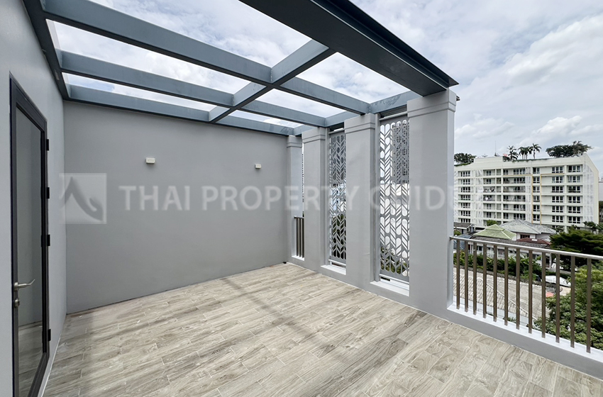 Townhouse in Sukhumvit 