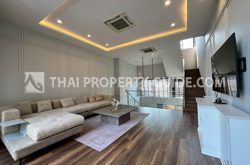 Townhouse in Sukhumvit 