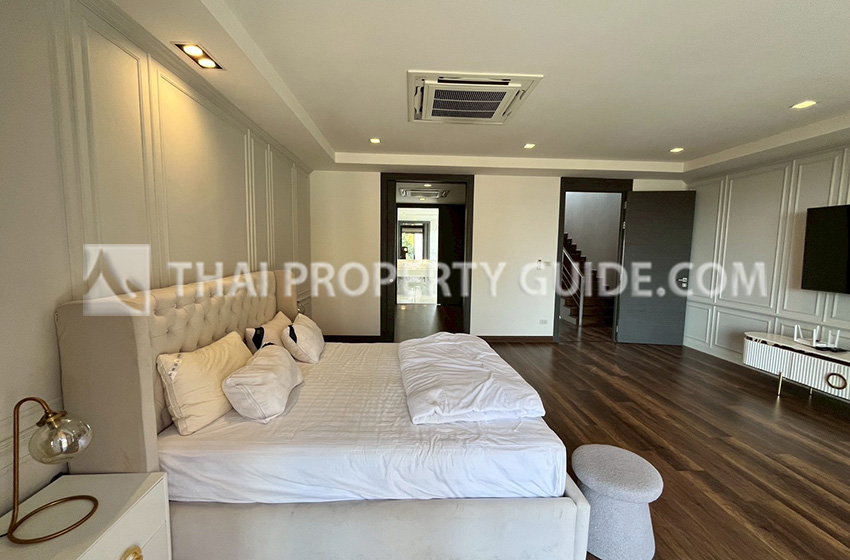Townhouse in Sukhumvit 